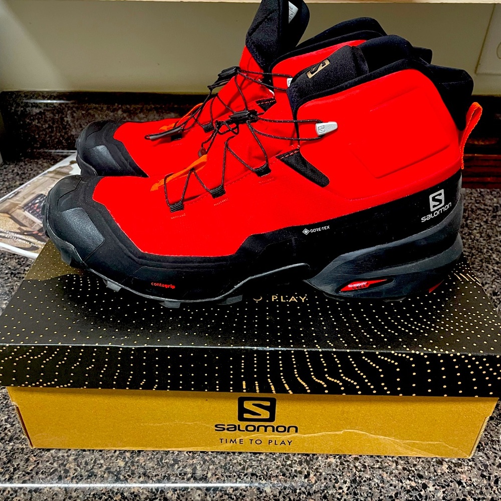 Salomon Men’s hiking boots black and red size 13